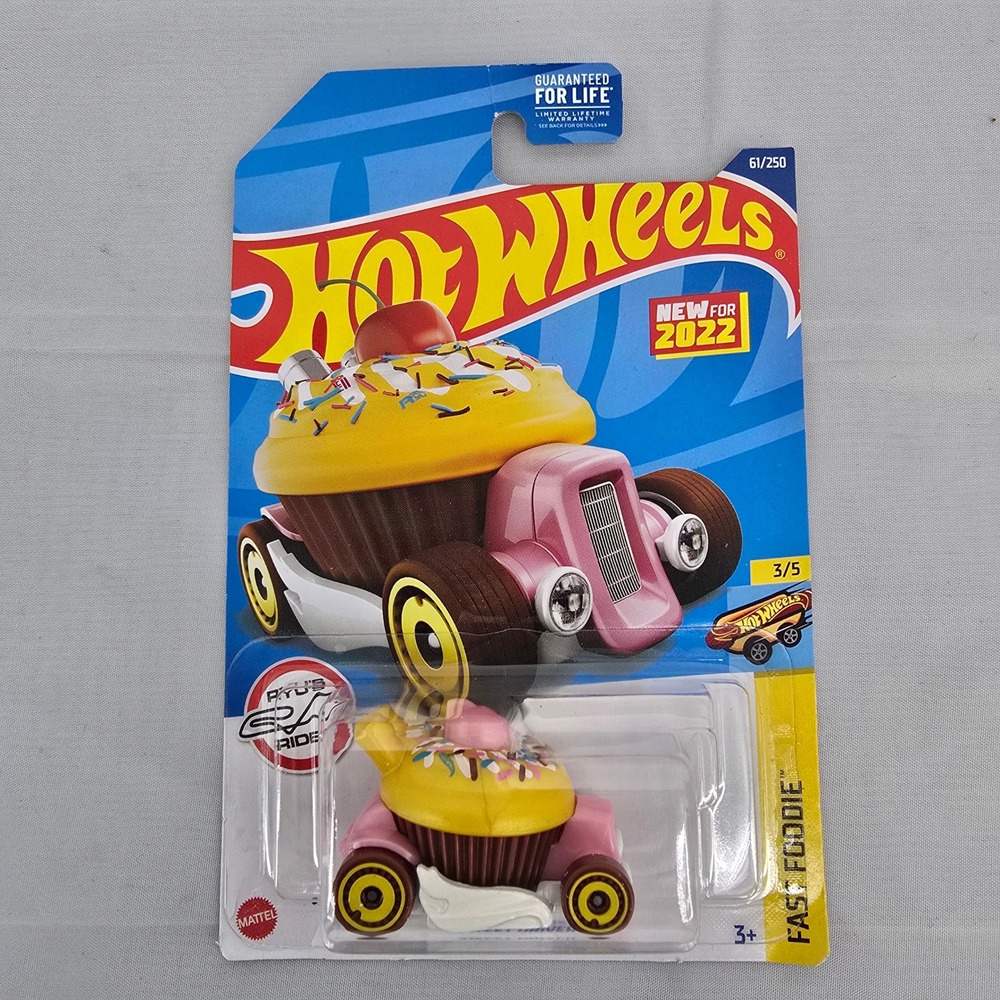 Hot Wheels 2022 Fast Foodie Sweet Driver Cupcake Car New on Card‎